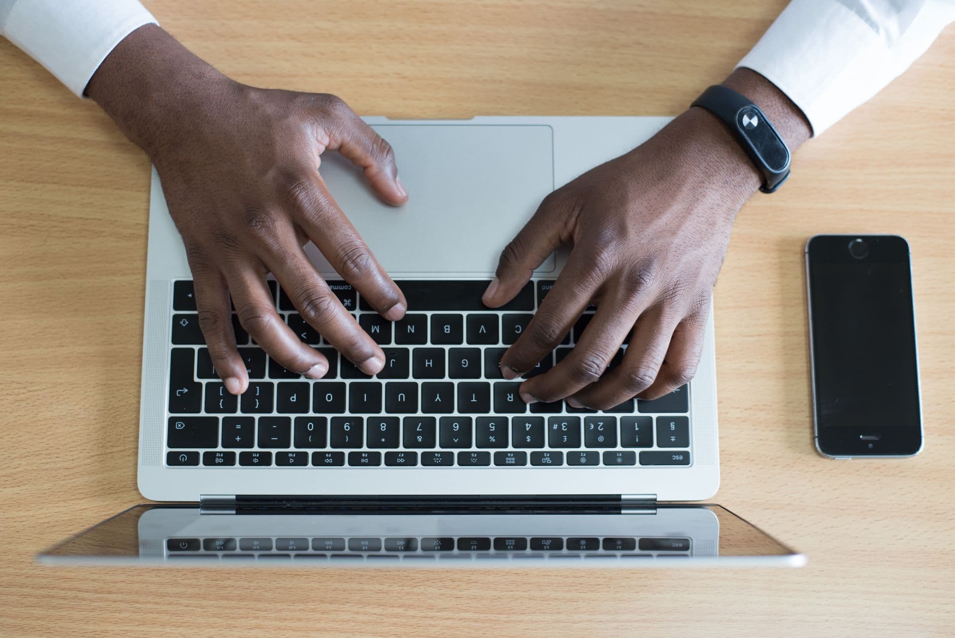 Hands on MacBook — project requirements and technology