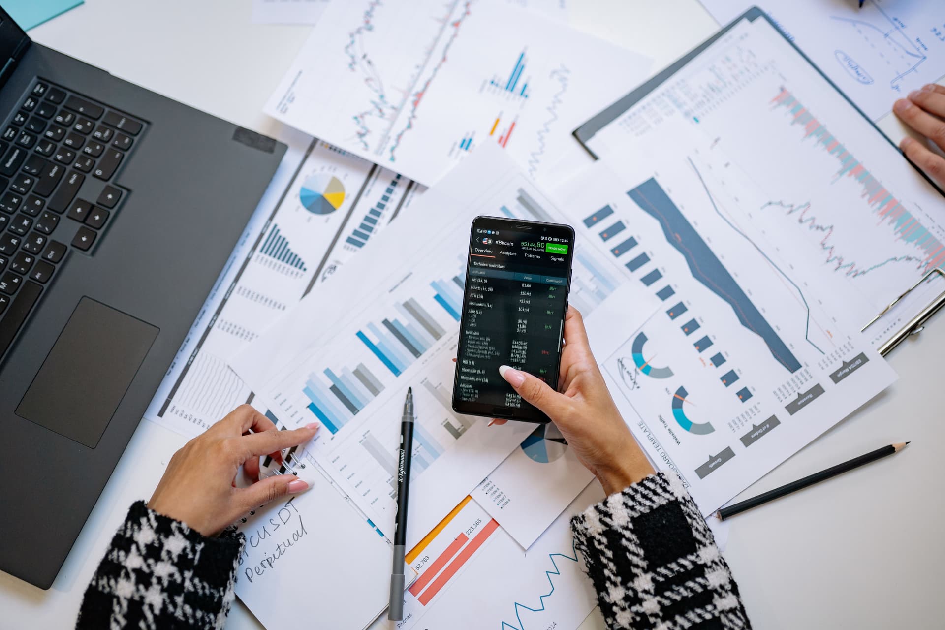 Data-driven software and analytics in professional use